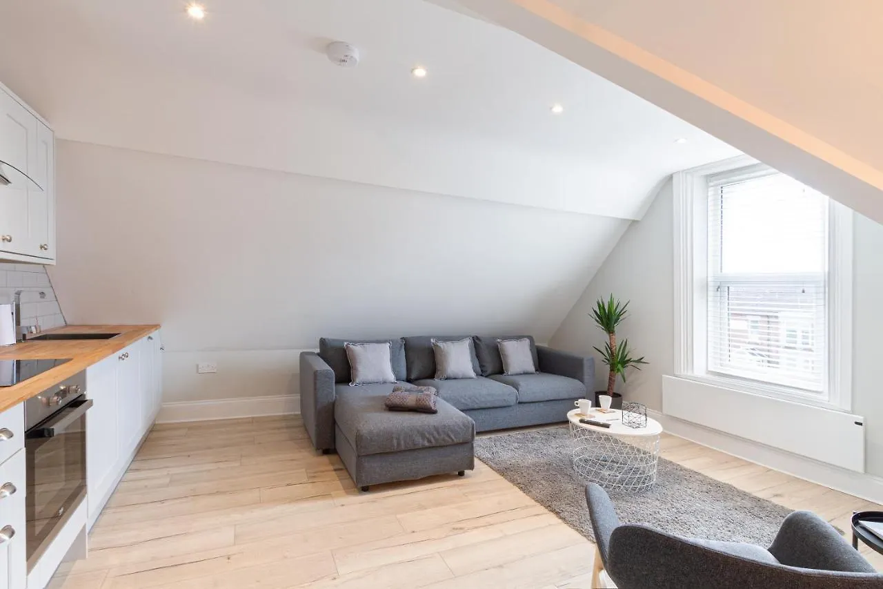 Luke Stays - Heaton Road Newcastle upon Tyne Apartment
